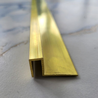 Listwa wykończeniowa, mosiądz do płytek ceramicznych i panel. Służy do dekorowania i wykończenia oraz oddzielania jednopoziomowych podłóg wykonanych z różnych materiałów